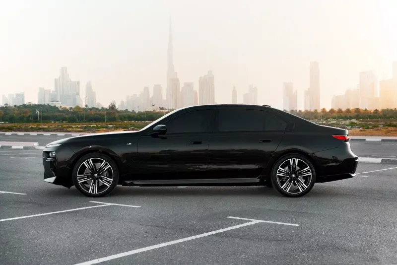 740i image 5